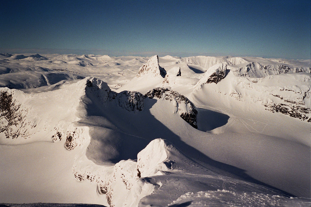 N from top of Storebjørn towards Kniven, 15/3/2005